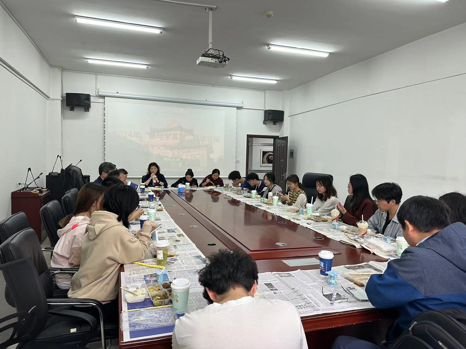 yl23455永利集团召开2022级师生交流会暨院领导接待日